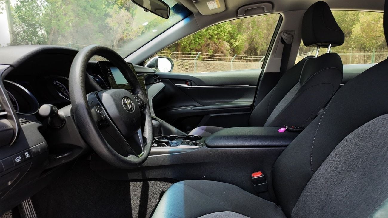 Toyota Camry LE 2.5L (176 HP) | Agency Warranty | Complete Service History | Zero Downpayment Support