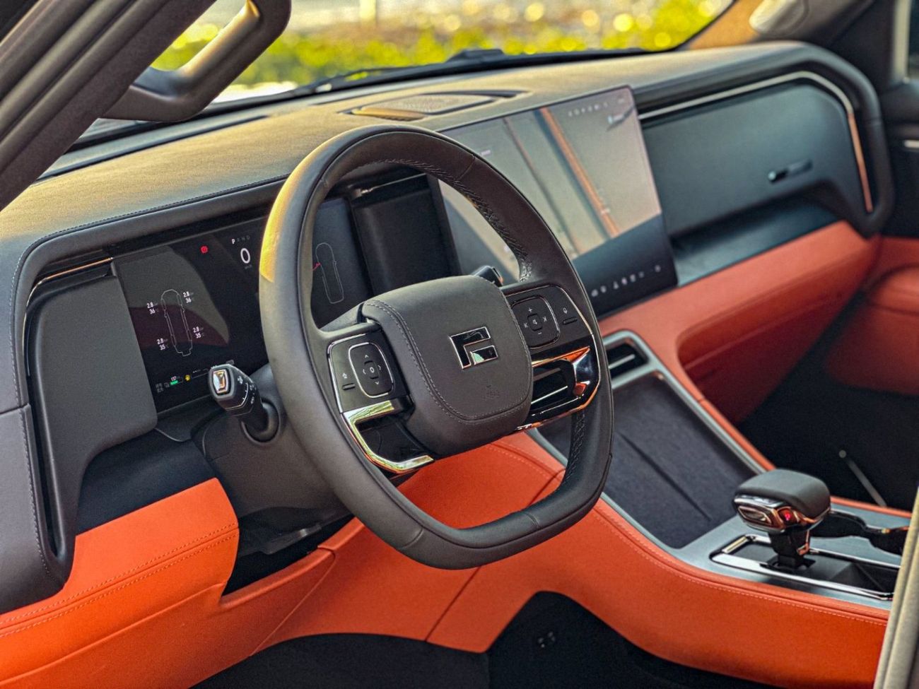 ROX 01 VIP 2024 NEW ROX 01  ( 7 Seats ) / HYBRID (PLUG-IN) / WLTC (1,115 Km) / 500 HP / 3 YEARS WARRANTY