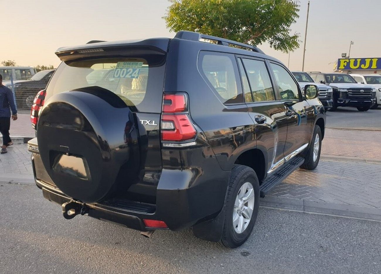 تويوتا برادو 2.7L TXL - 4 CYLINDER - (PETROL)