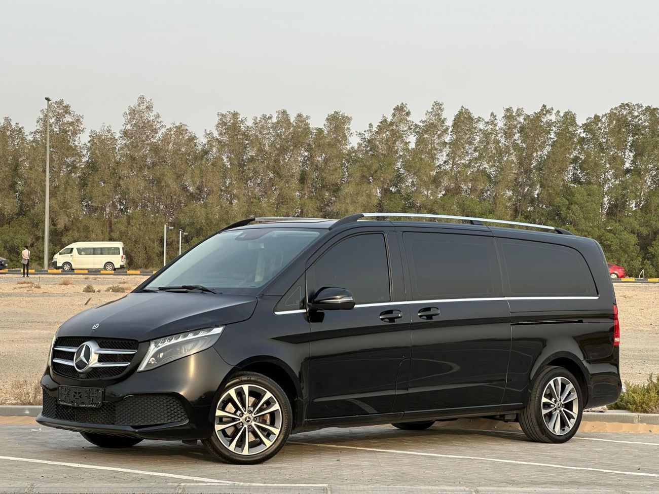 Mercedes-Benz V 250 Std 2.1L MERCEDES V-250 GCC 2024 ORGINAL PAINT // LOW MILEAGE // PERFECT CONDITION