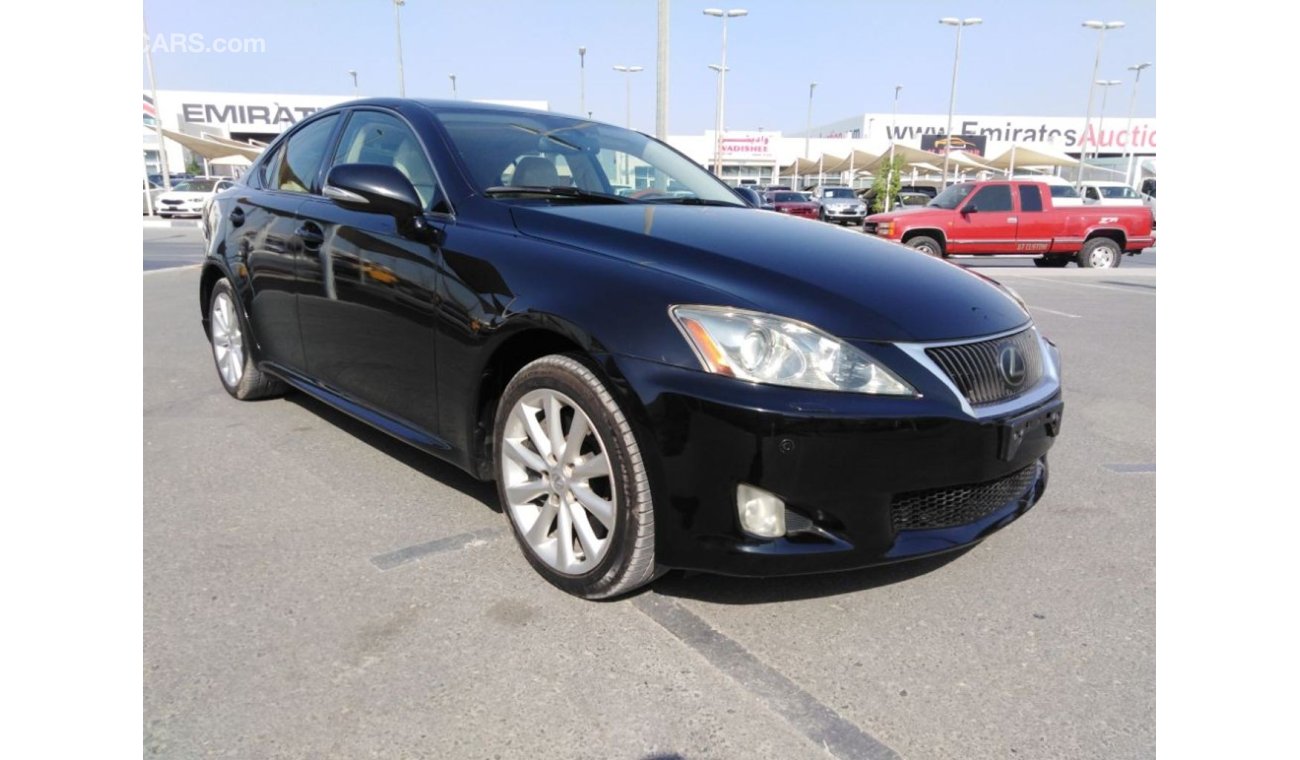 Lexus IS300 gcc very celen car