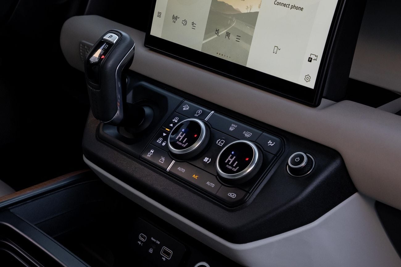 Land Rover Defender Defender 130 P400 | 4,602 P.M | 0% Downpayment | DEFENDER SE P400 1130 | WARRANTY! | Ramadan Offer!