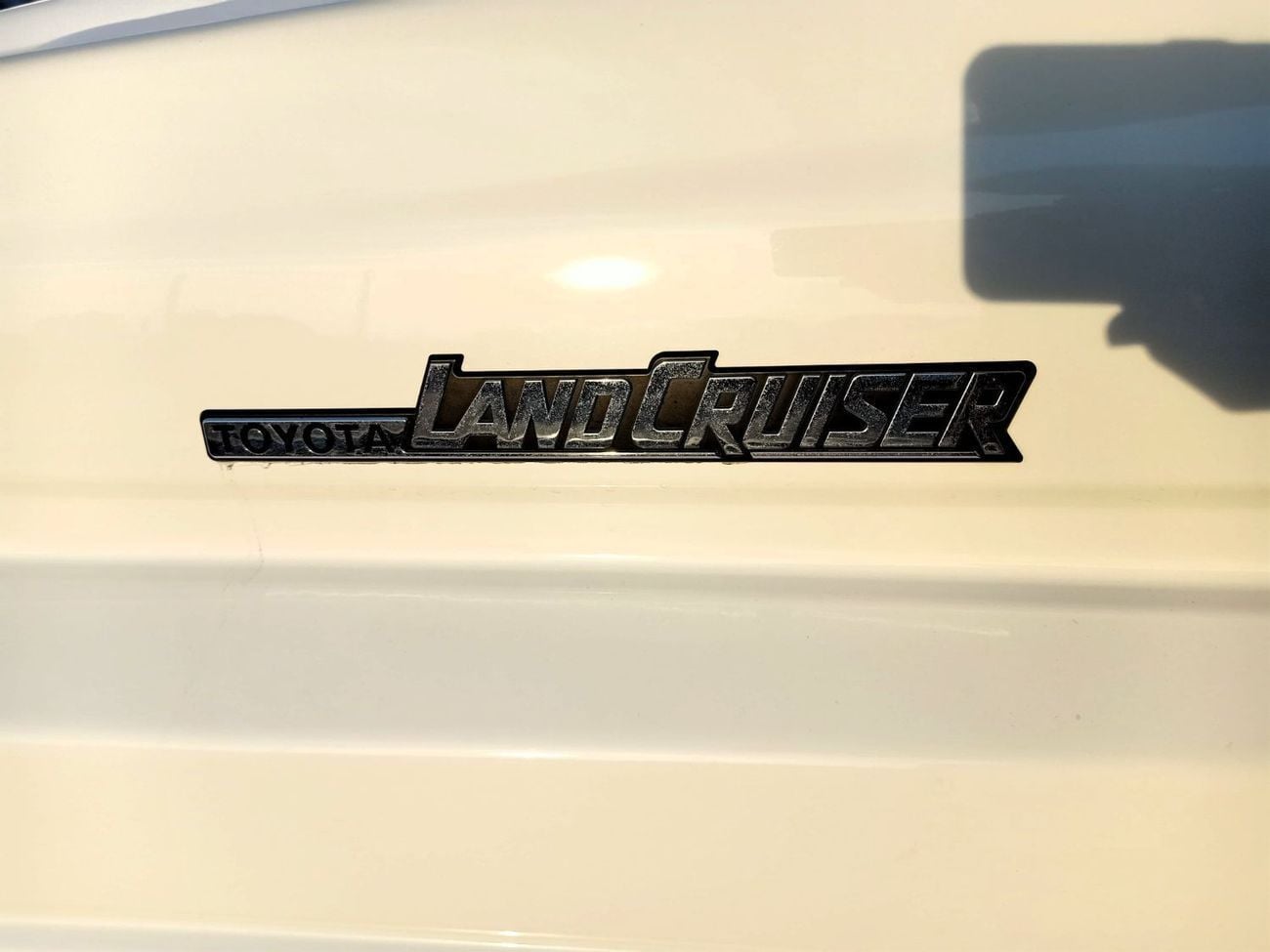 تويوتا لاند كروزر بيك آب  Diesel 4.2L 6V M/T 4*4 basic white color 2025 With No Restrictions