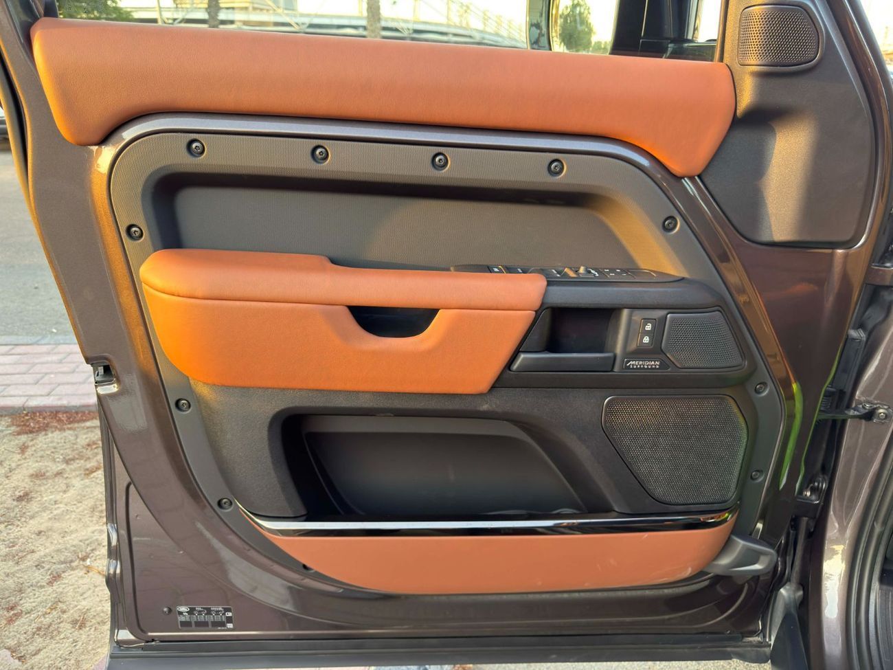 Land Rover Defender 110 P635 OCTA V8 **2025**GCC SPEC UNDER WARRANTY