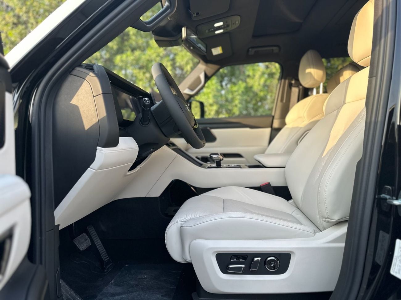 ROX 01 PRESTIGE | 6 Seats VIP | Brand New | AED 3,500 monthly