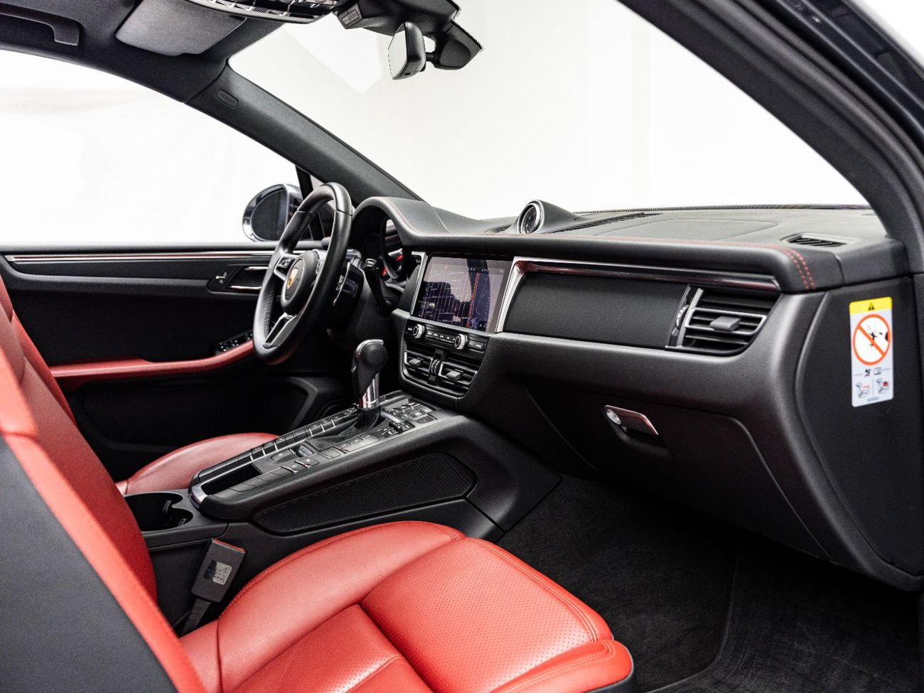 Porsche Macan Std 2.0L (252 HP) 2021 Porsche Macan, 1 Year Blackline Warranty, Full Service History, Low KMs, GCC