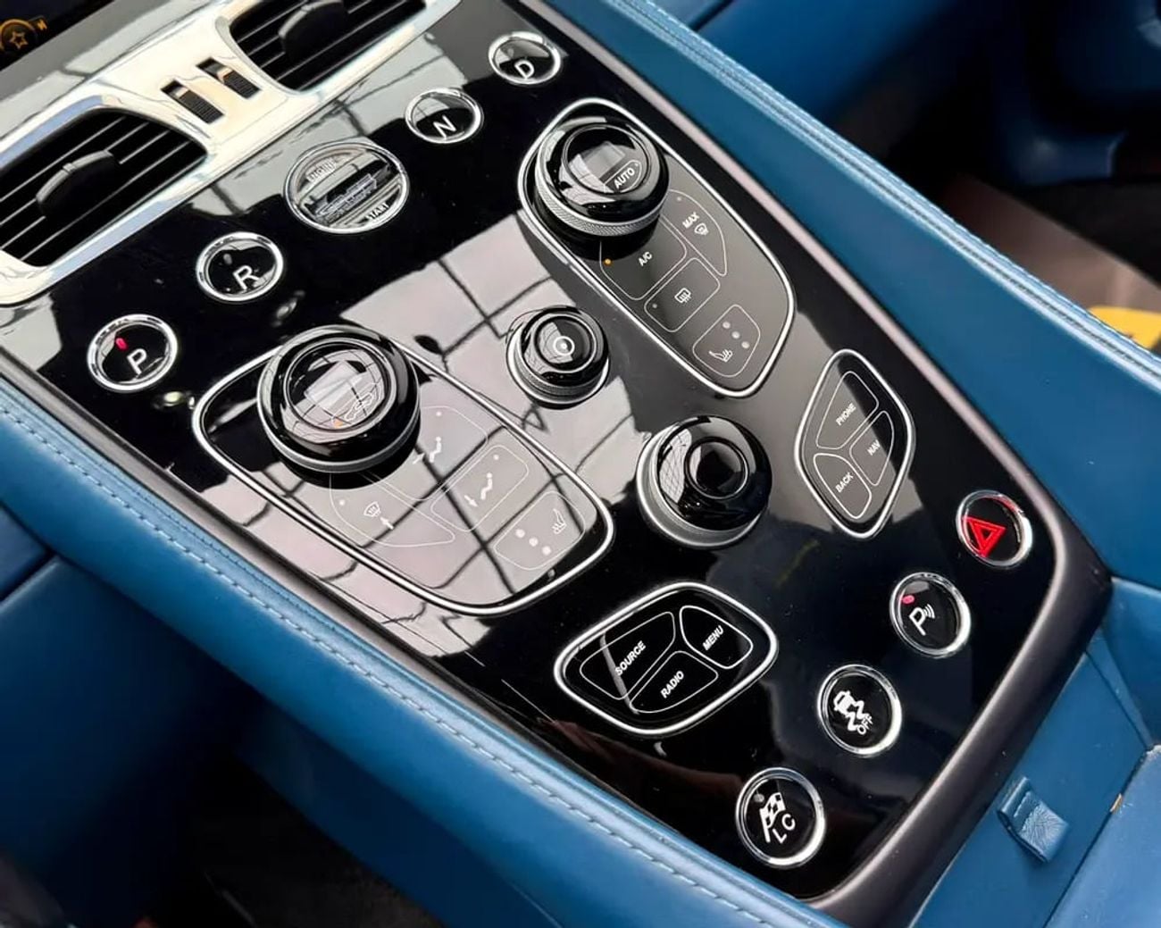 Aston Martin Vanquish VOLANTE