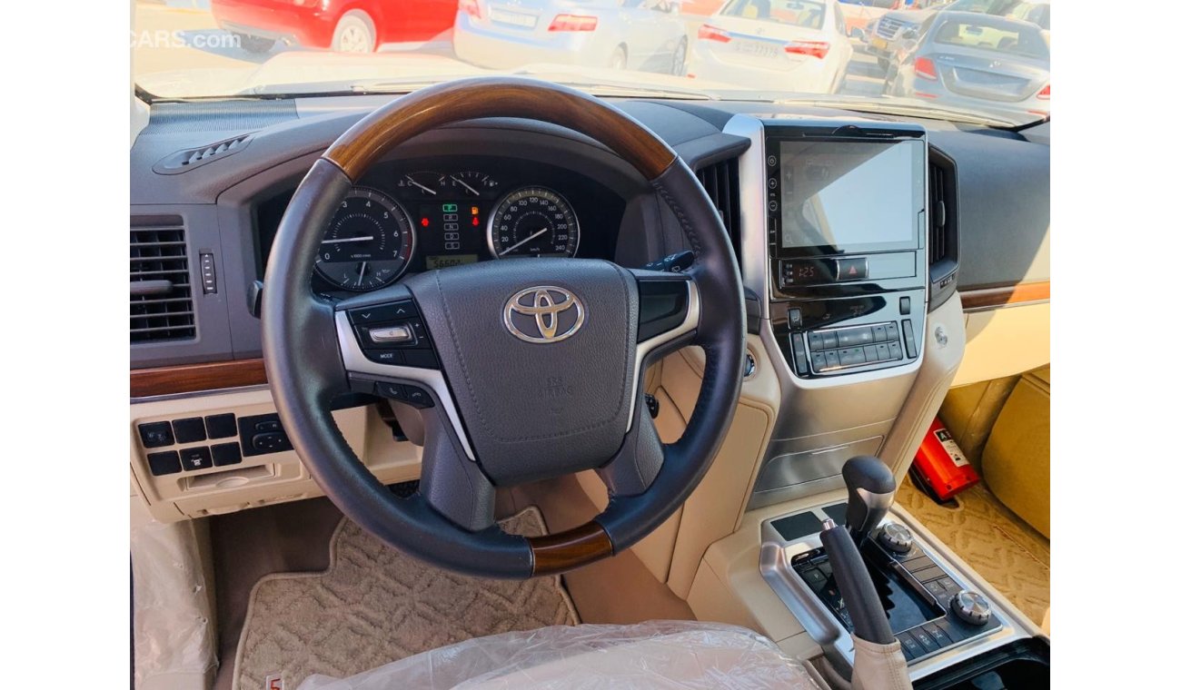 Toyota Land Cruiser GXR V8