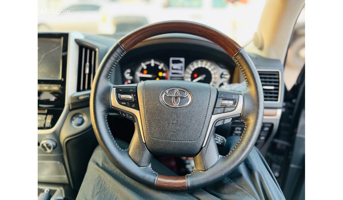 تويوتا لاند كروزر Toyota Landcruiser Sahara RHD Diesel engine model 2021 full option top of the range