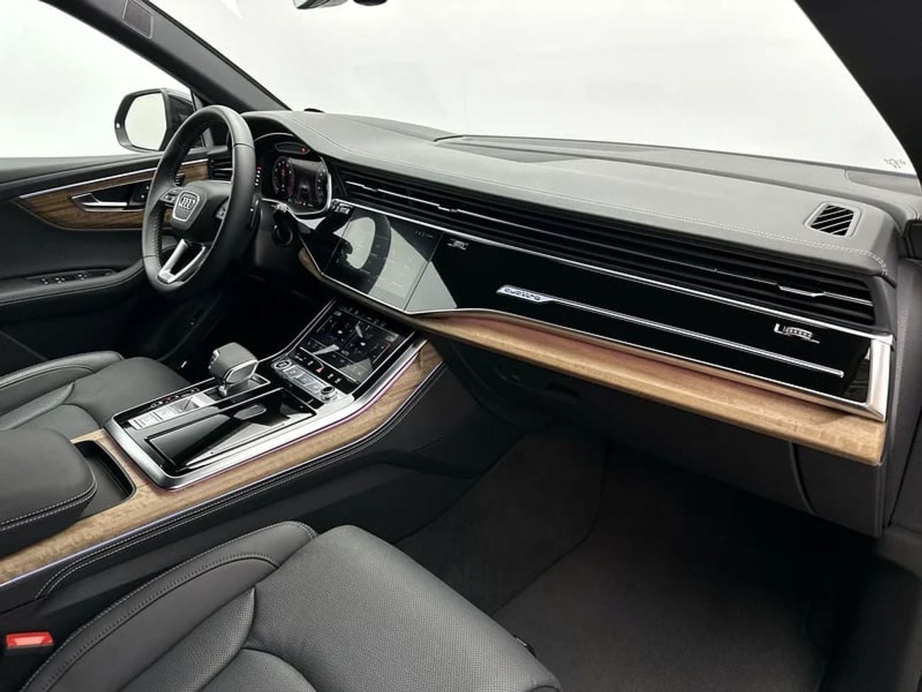 Audi Q8 55 TFSI quat 340hp Luxury (Ref# 020190)