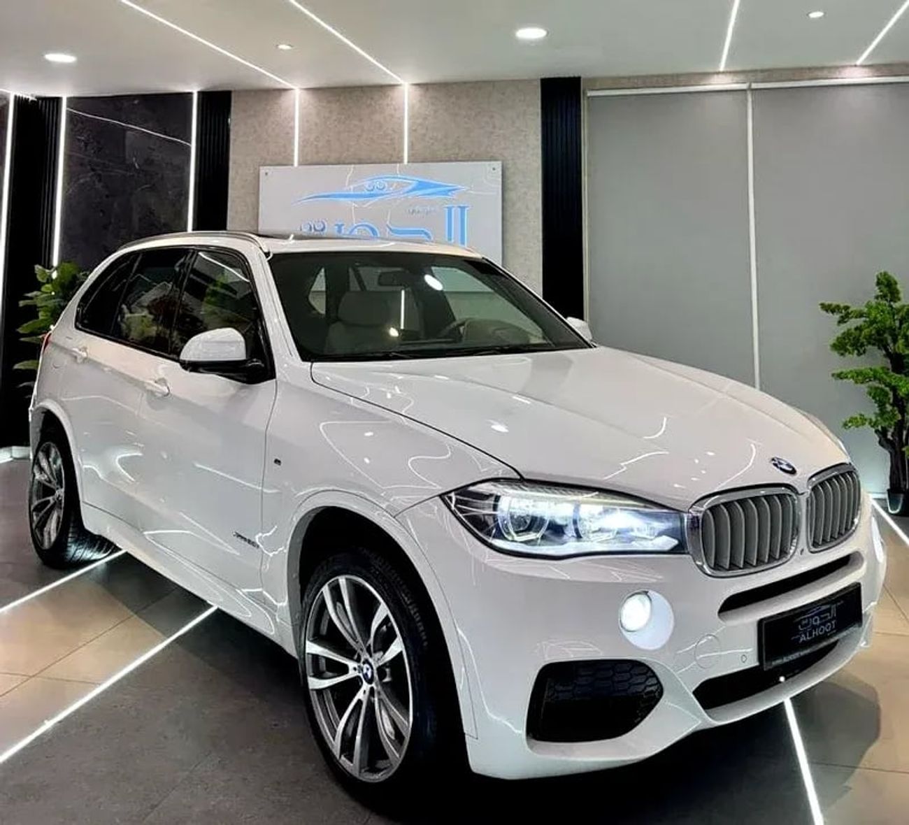 بي أم دبليو X5 50i Luxury 4.4L (5 Seater)