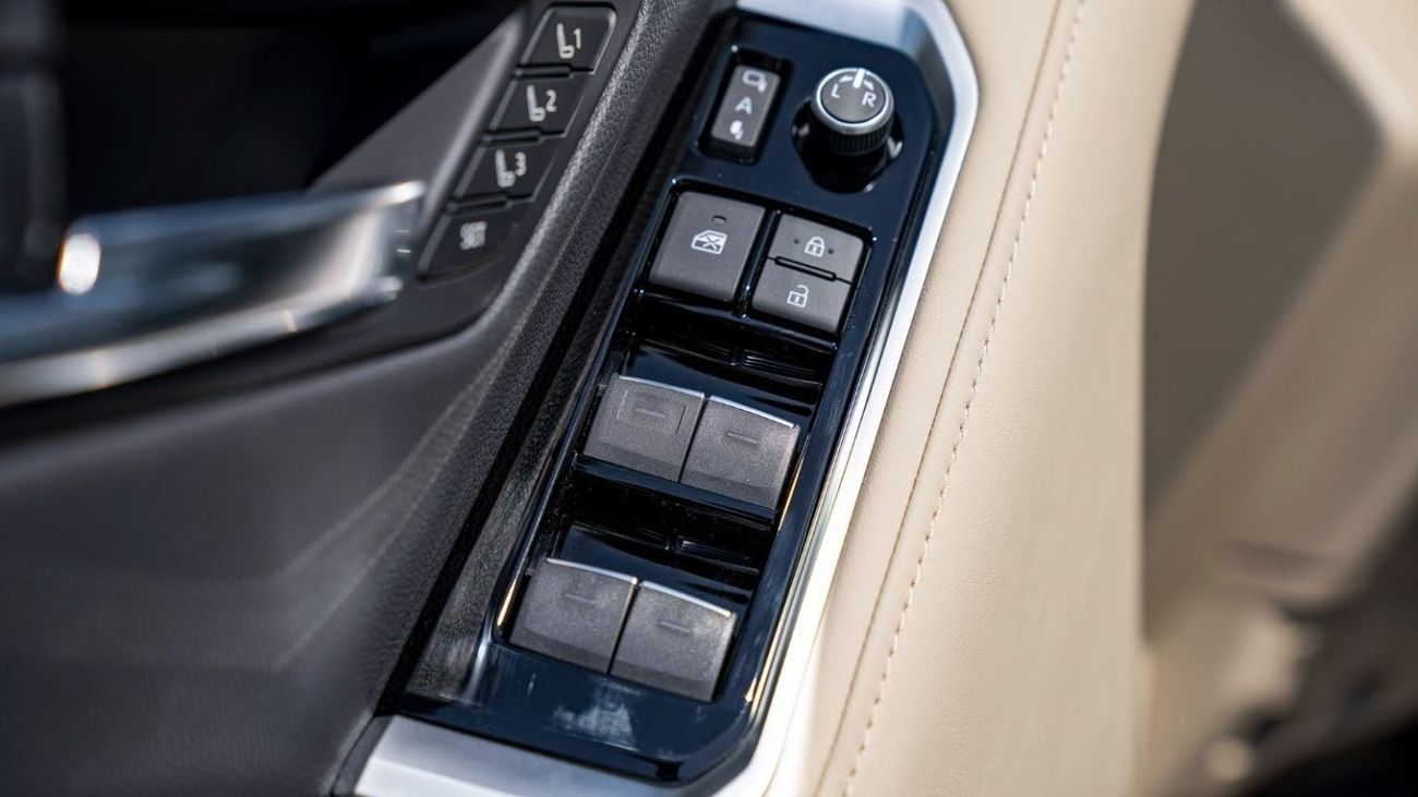 Toyota Land Cruiser VXR 3.3L DSL 2024YM