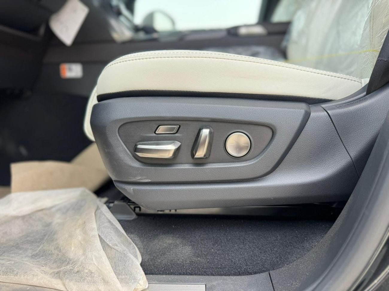 لكزس LX 700h SIGNATURE