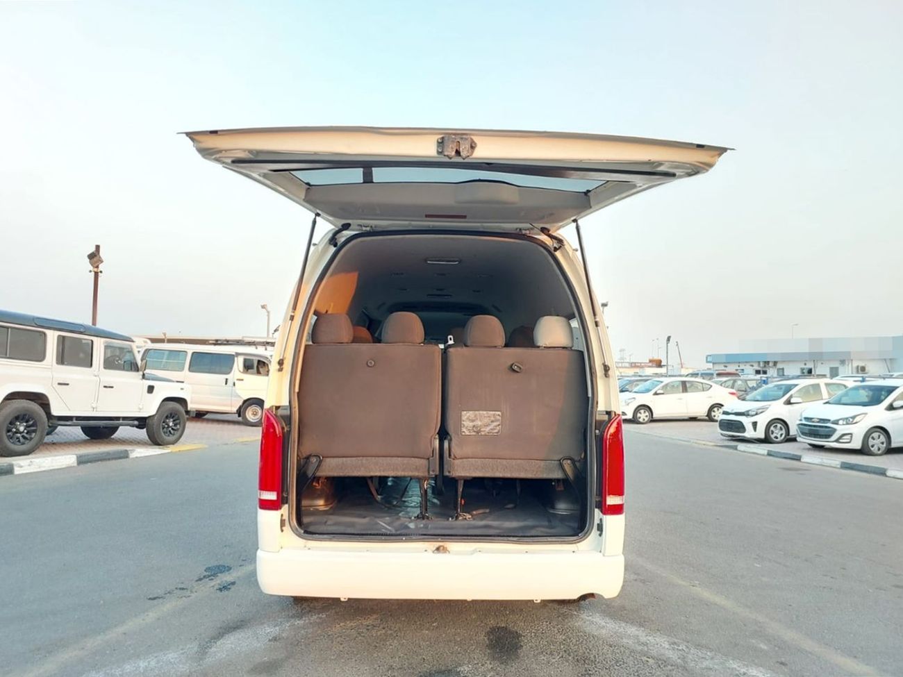 Toyota Hiace TOYOTA HIACE COMMUTER VAN RHD 2015 MODEL 3.0 L DIESEL AUTOMATIC(PM26406)