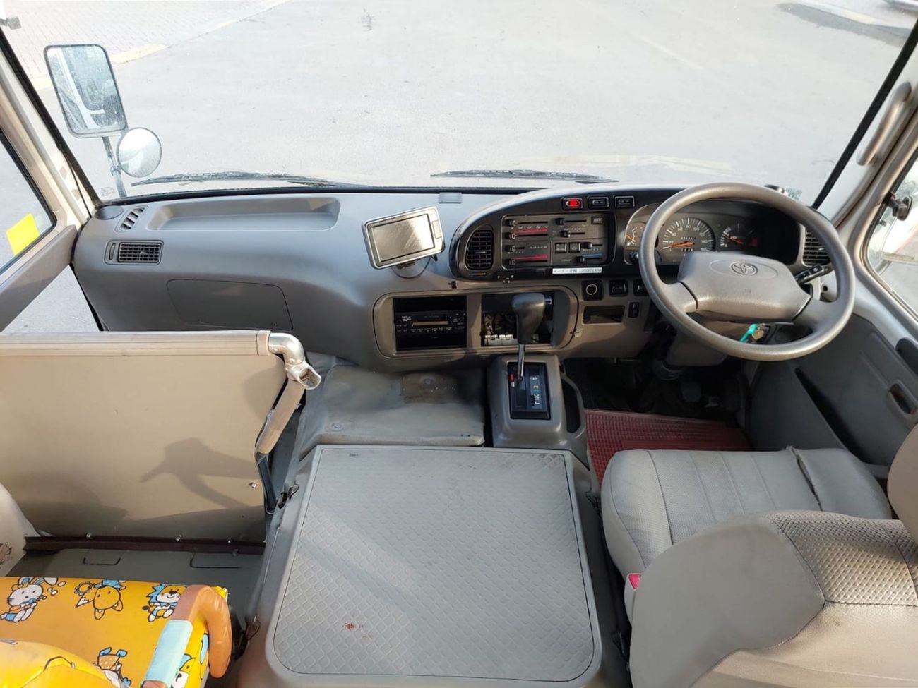 تويوتا كوستر TOYOTA COASTER BUS RHD 2006 MODEL 4.0 L DIESEL AUTOMATIC(PM50981)