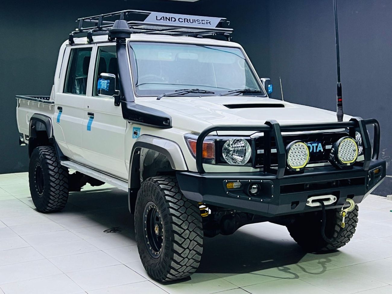 Toyota Land Cruiser Pick Up Double cabin 4.5L, perfect inside and outside