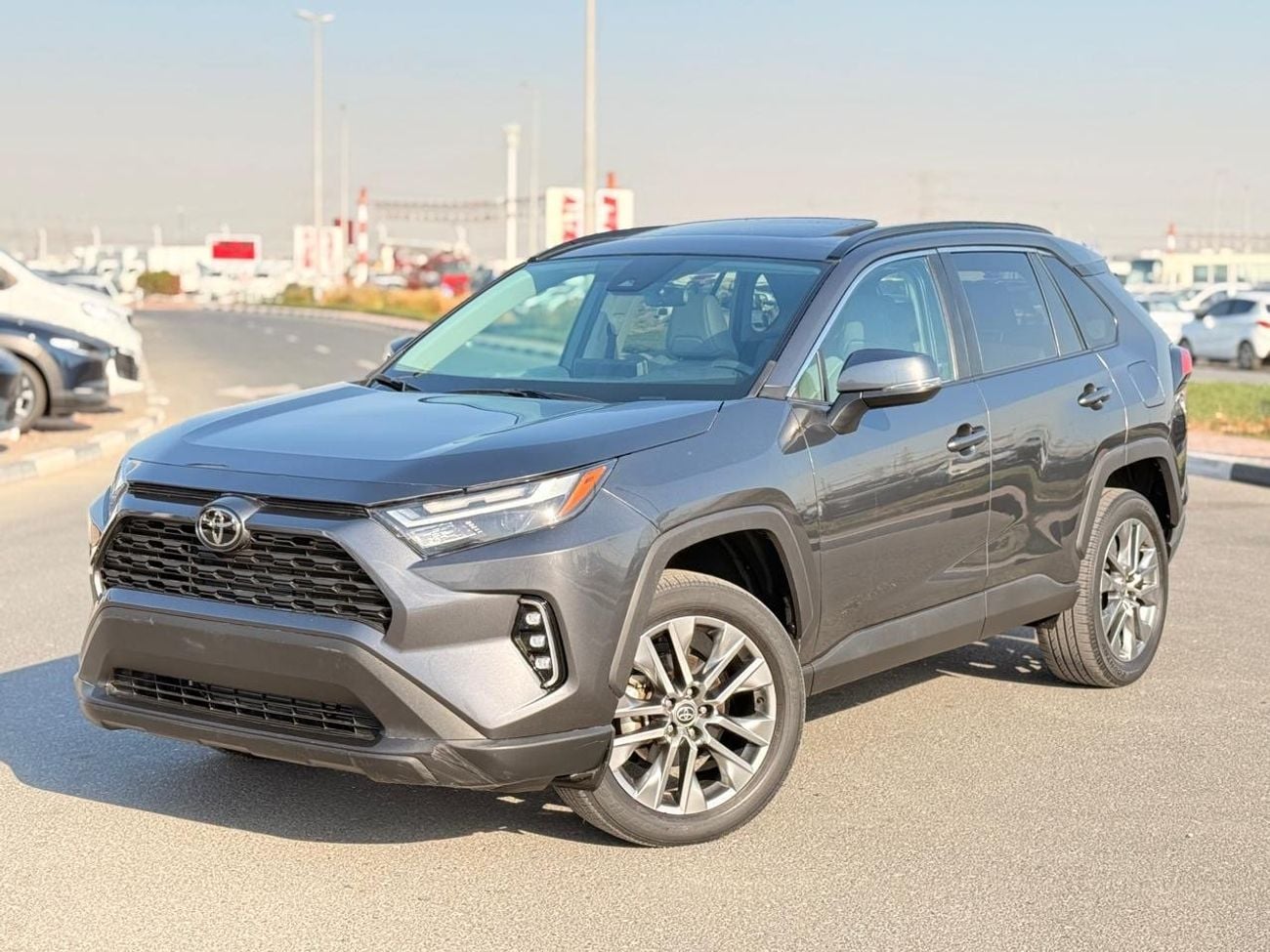 Toyota RAV4 XLE premium 2.5L | Sunroof | leather seats | push start full option