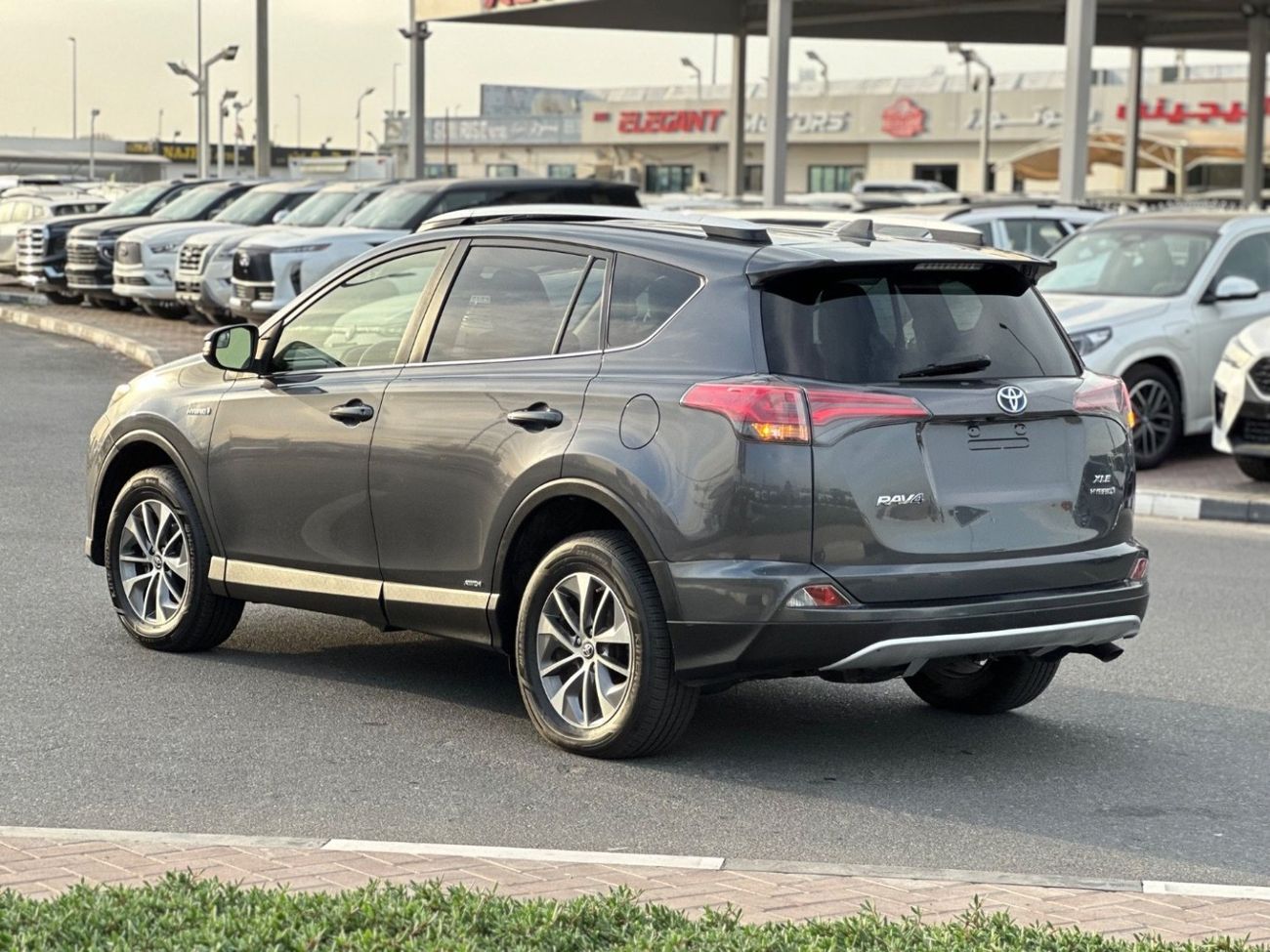 Toyota RAV4 XLE 2.5 Hybrid