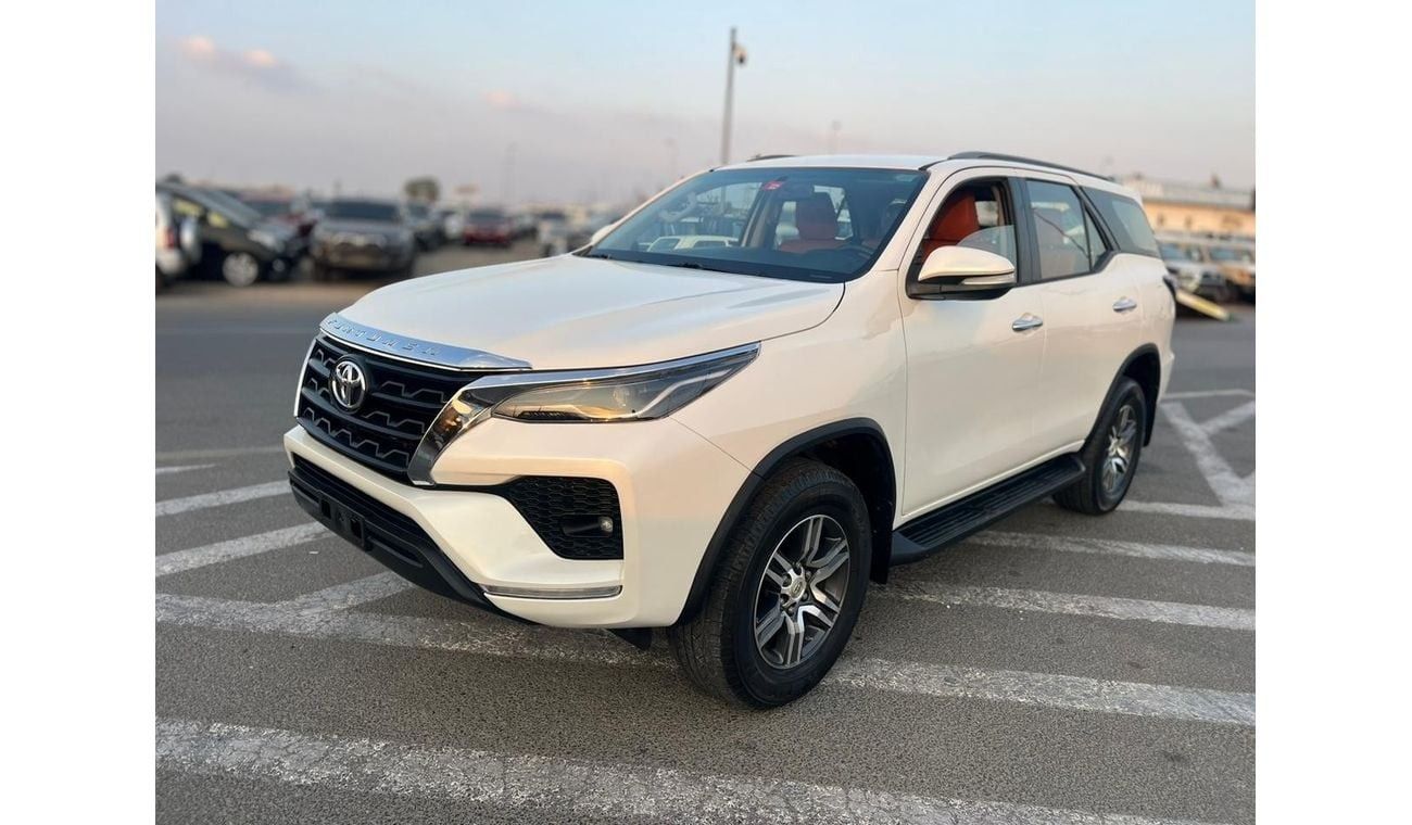 Toyota Fortuner 2017 TOYOTA FORTUNER GXR V6 4X4  FULL OPTION - PUSH START - LEATHER SEATS - REAR CAM - STEERING GEAR
