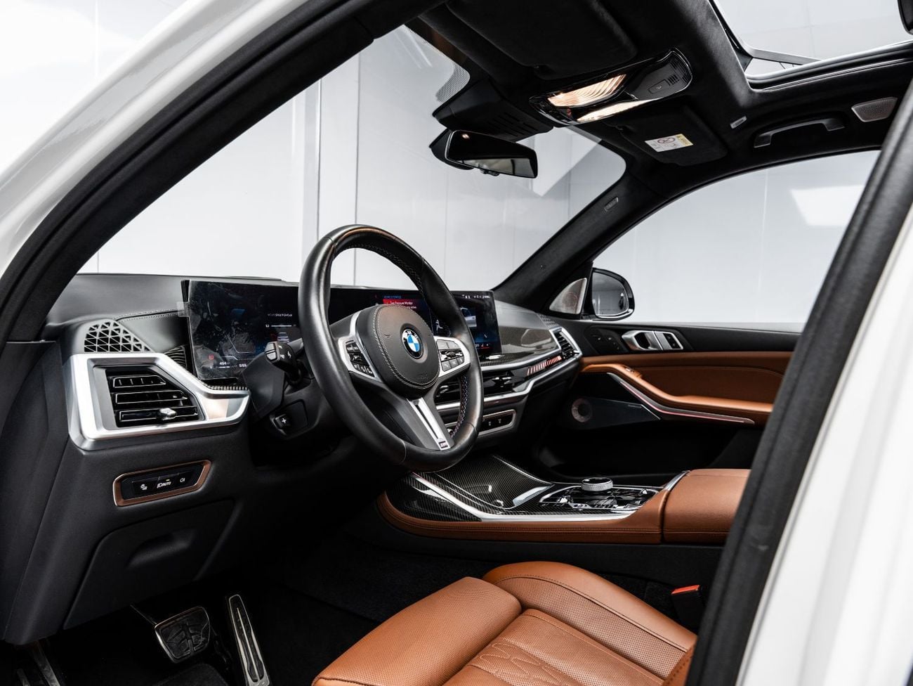 بي أم دبليو X7 M60i XDRIVE BUY NOW, PAY 2027 | THE BLACKLINE STANDARD | BMW Warranty + Service Contract, GCC, Low K