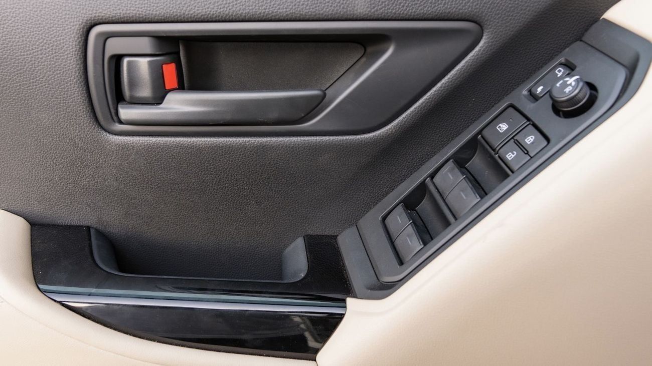 تويوتا لاند كروزر 2026 Toyota Land Cruiser GXR 3.5L AT Petrol (With Sunroof) (White-Beige)