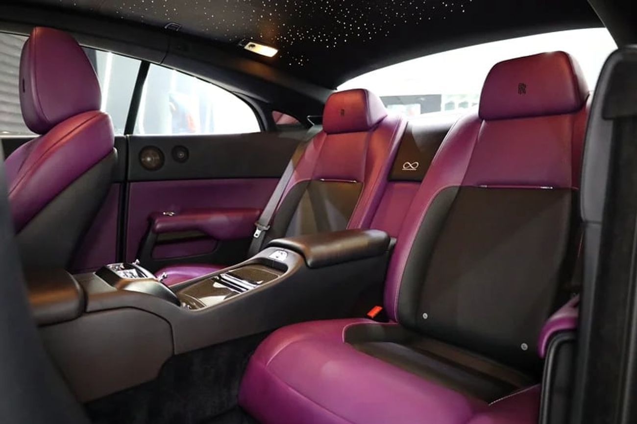 Rolls-Royce Wraith Black Badge, Starlights, Two-Tone Interior, GCC Specs!!