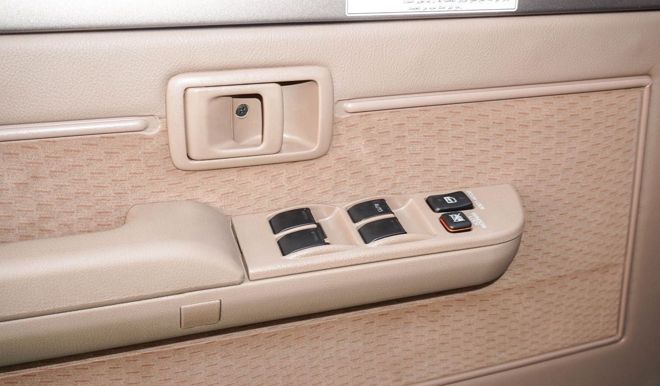 Toyota Land Cruiser 70 4.0L V6 M/T