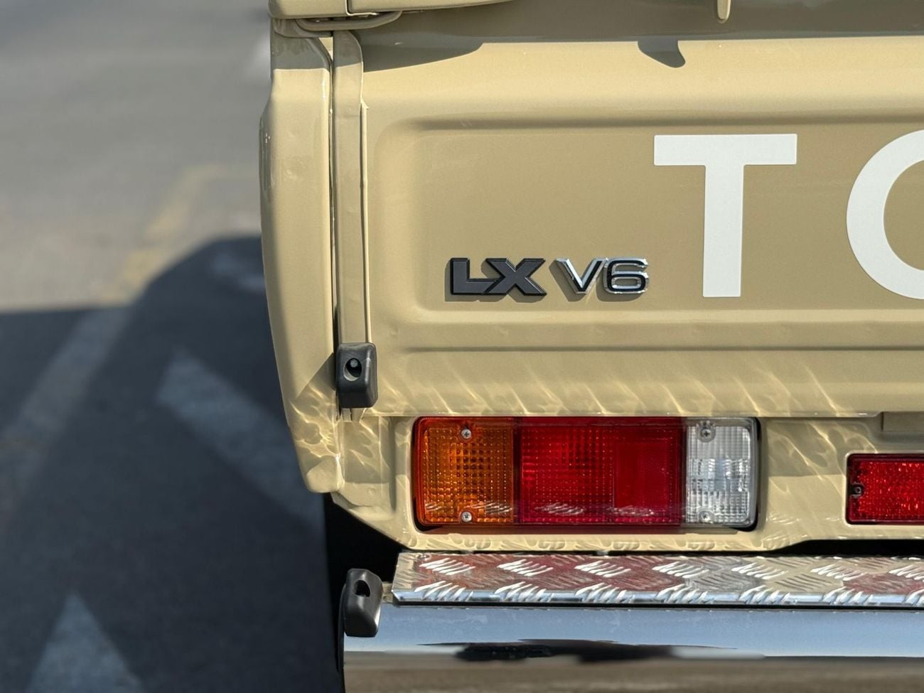 Toyota Land Cruiser Pick Up LC79 PICKUP 4.0L DOUBLE CAB FULL OPTION 4WD OMAN SPECS
