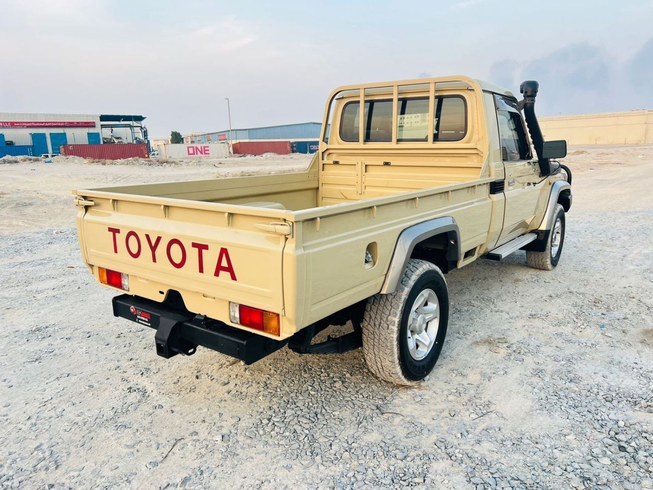 تويوتا لاند كروزر بيك آب DIESEL 4,5 LITER ,RIGHT HAND DRIVE ,BEIGE COLOR ,2020 MODEL