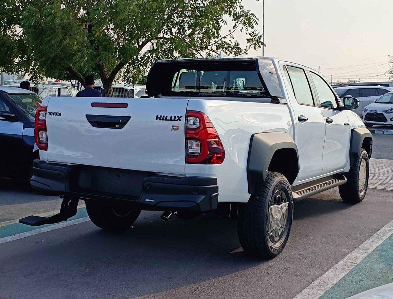 Toyota Hilux GR Sport / 2.8L DIESEL / A/T / Roll Bar / Back Side Step  (CODE #  HDGR28AF)