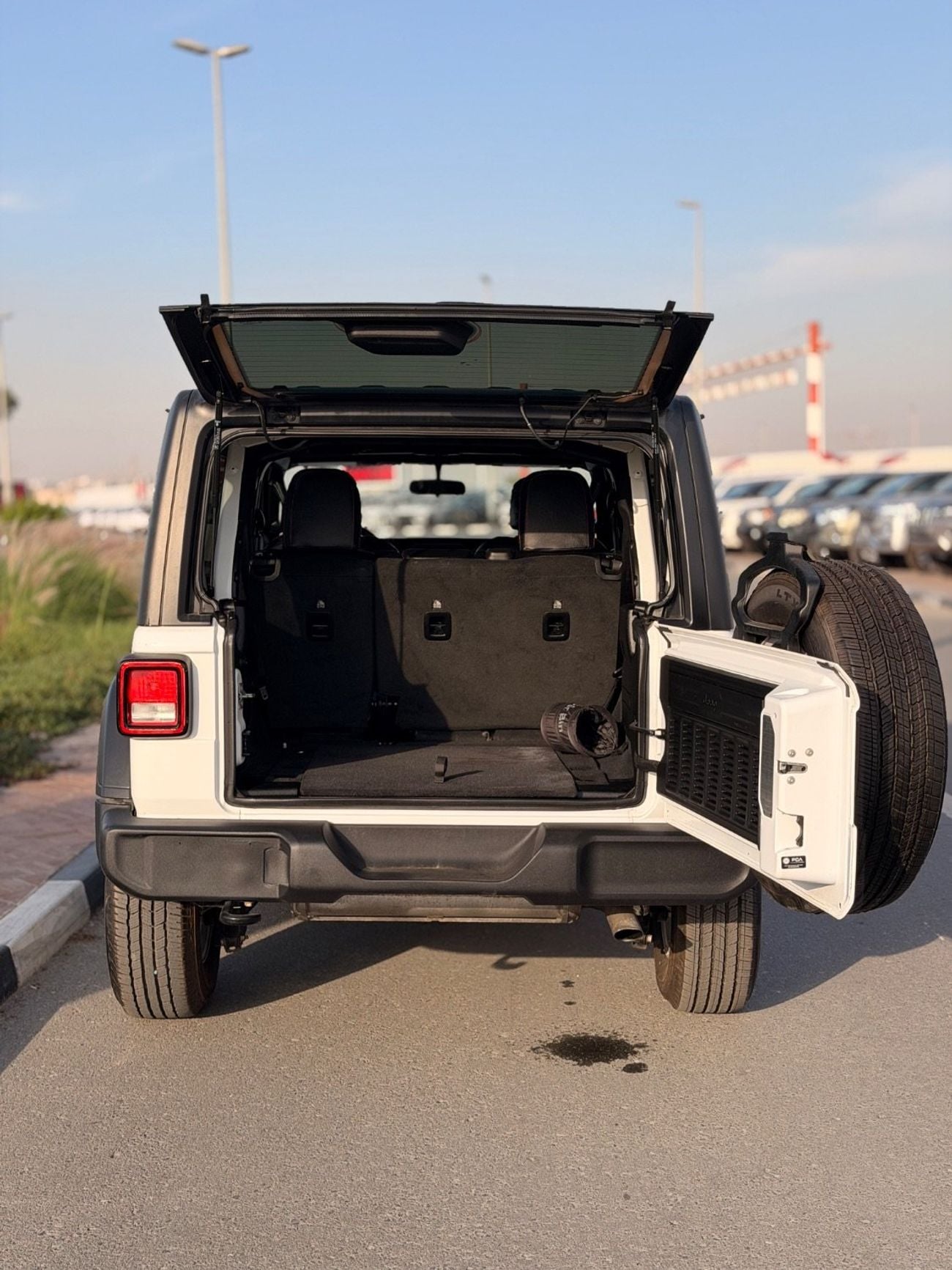 جيب رانجلر Sport 3.6L A/T (5 Seater)