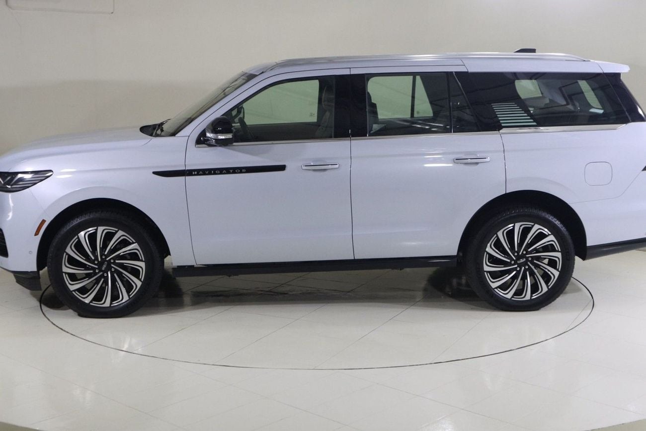 Lincoln Navigator Presidential 3.5L N1925 / AL TAYER MOTORS / AL QOUZ SHOWROOM