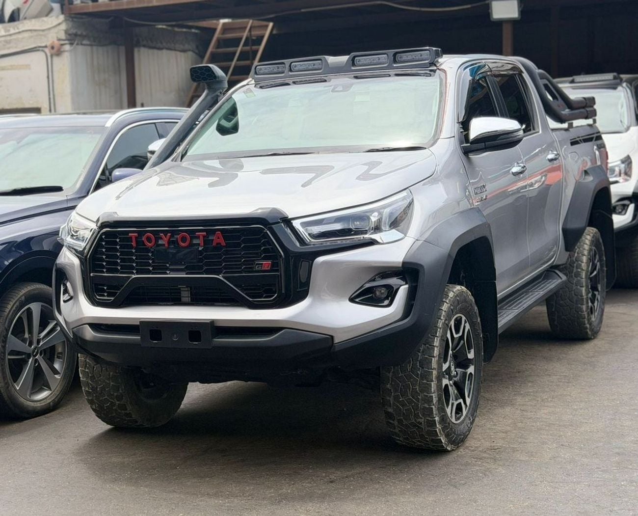 Toyota Hilux diesel 2.8 liter ,right hand drive ,automatic gear ,only for export