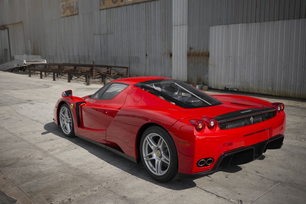 Ferrari Enzo exterior - Rear Right Angled