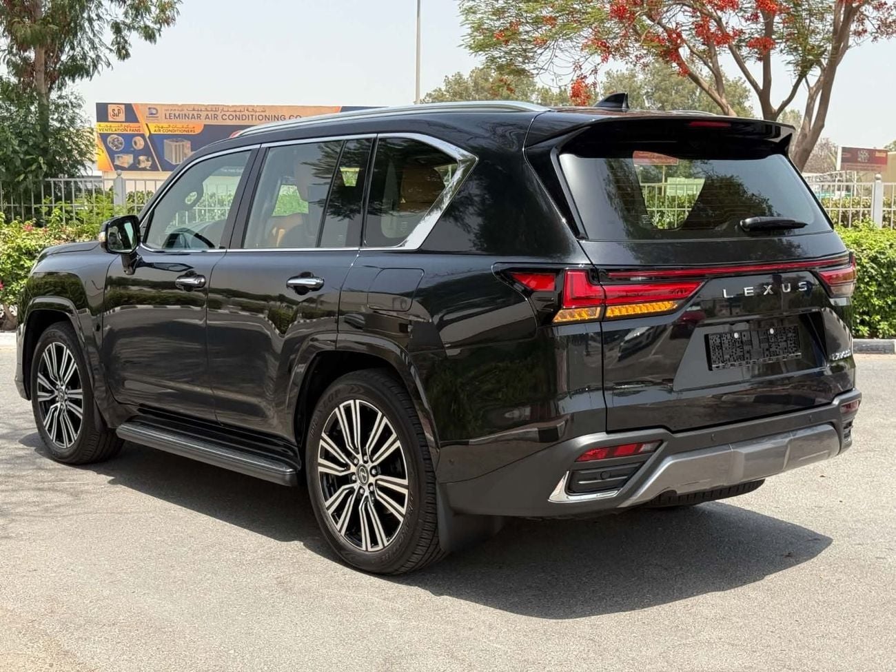 لكزس LX 700h SIGNATURE