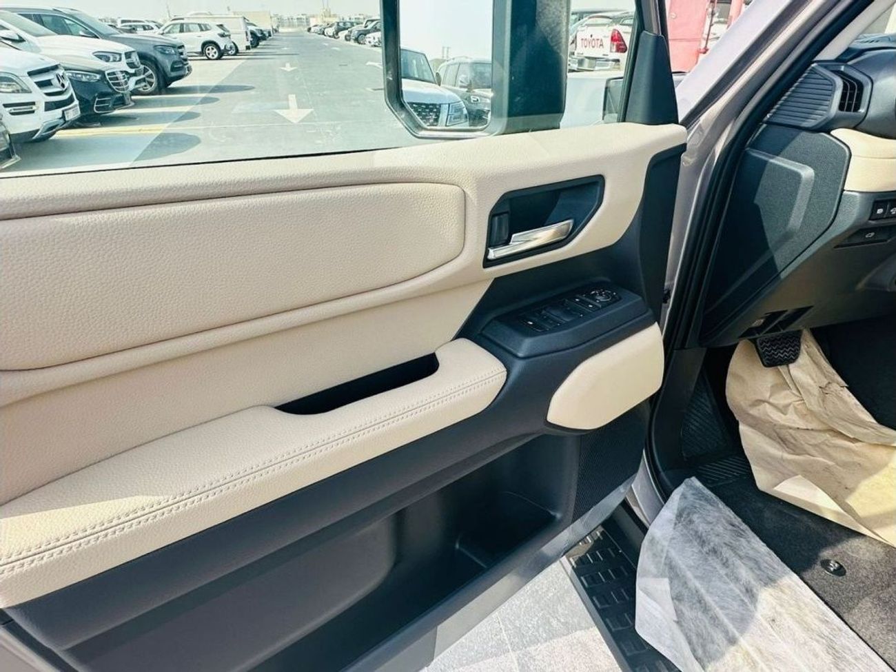 تويوتا برادو 2.4L GXL , LEATHER SEAT, PUSH START, ELECTRIC BACK DOOR, ALLOY WHEELS, MODEL 2024