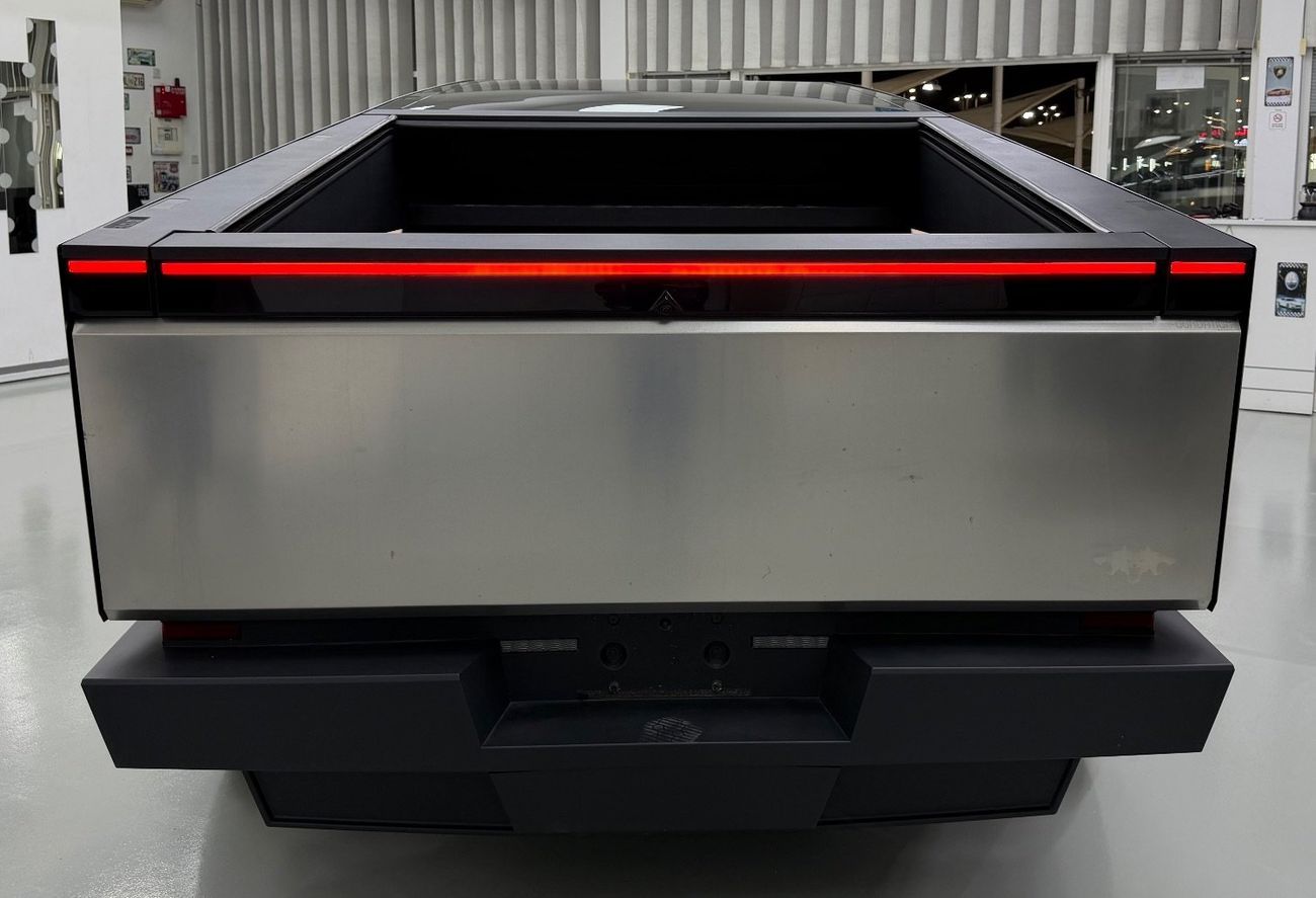 تسلا سايبرتراك Foundation Series .. 3 motor