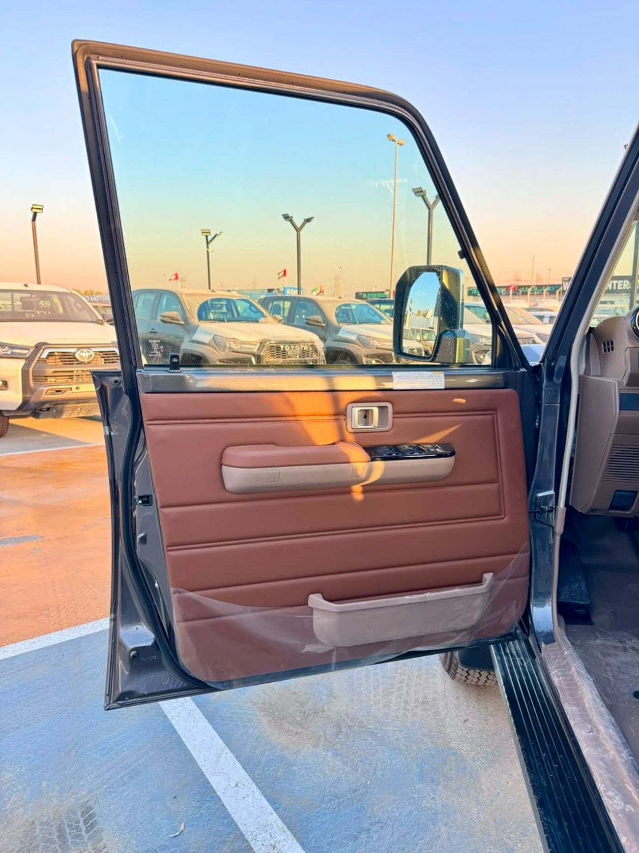 تويوتا لاند كروزر بيك أب 70 LC 79 - 4.0L - PETROL - AUTOMATIC - 2026