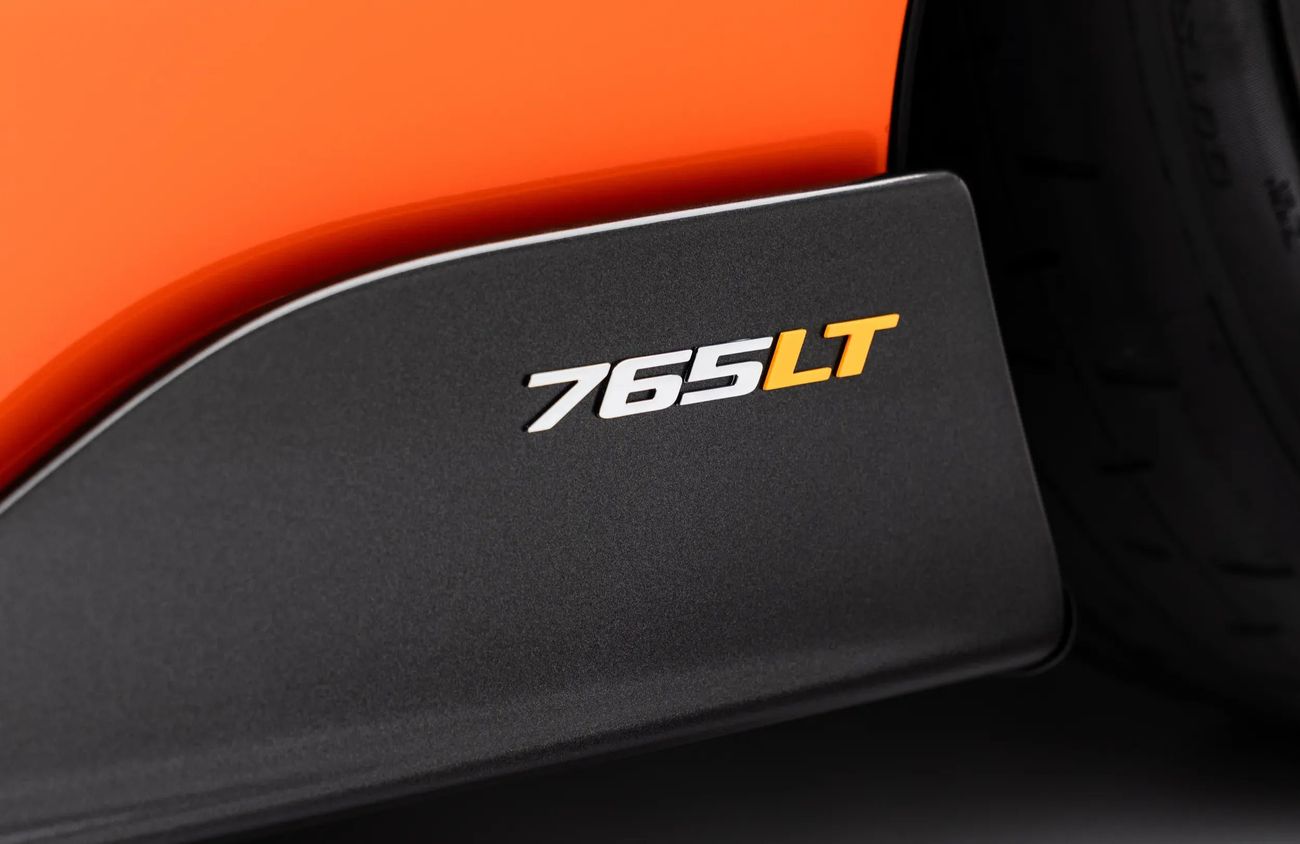 مكلارين 765LT 4.0L twin-turbocharged 8 Cylinder Engine