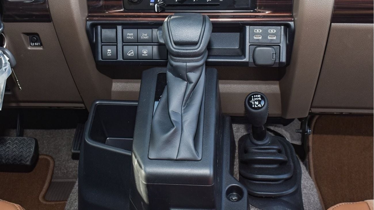 تويوتا لاند كروزر 70 4.0L V6 Petrol A/T