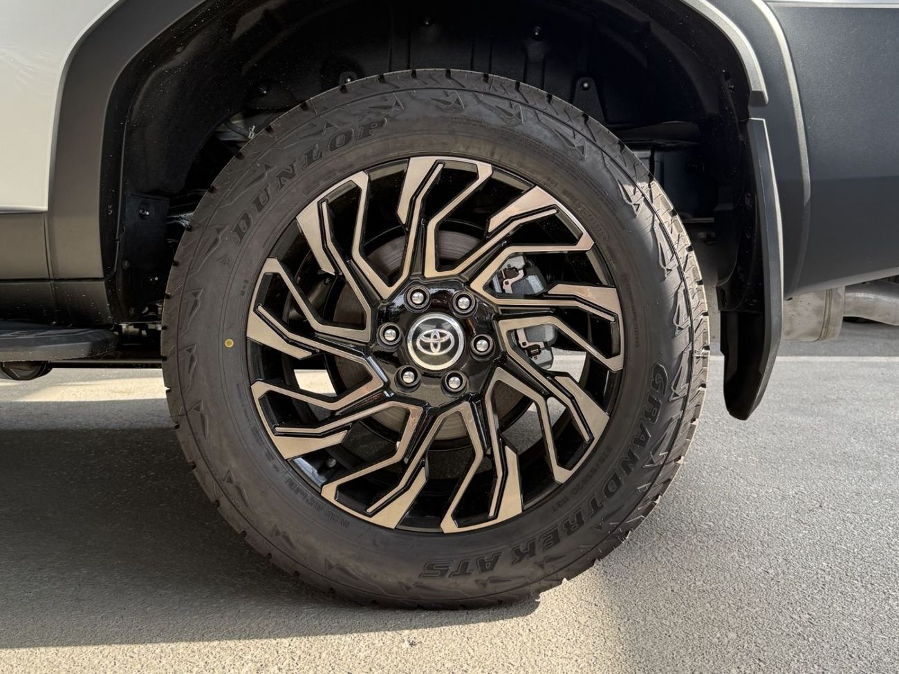 Toyota Prado 2.8 DIESEL 20 INCH ALLOY RIMS **التصدير فقط خارج الخليج**EXPORT ONLY**