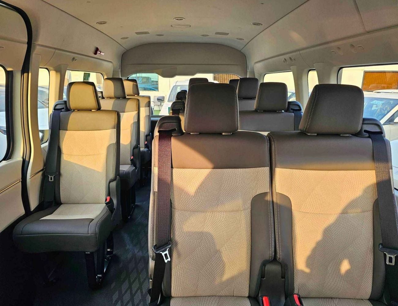 Toyota Hiace HIGHROOF GL / 13 SEATS WITH LEATHER / 2.8L DIESEL M/T V4 (CODE # HRDMGLJ)