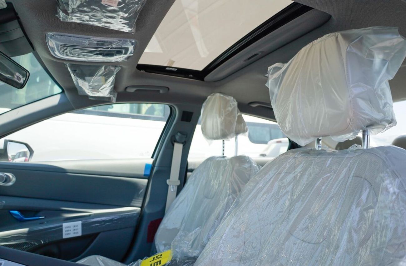 Hyundai Elantra LUXURY / SUNROOF / 1.6L PETROL