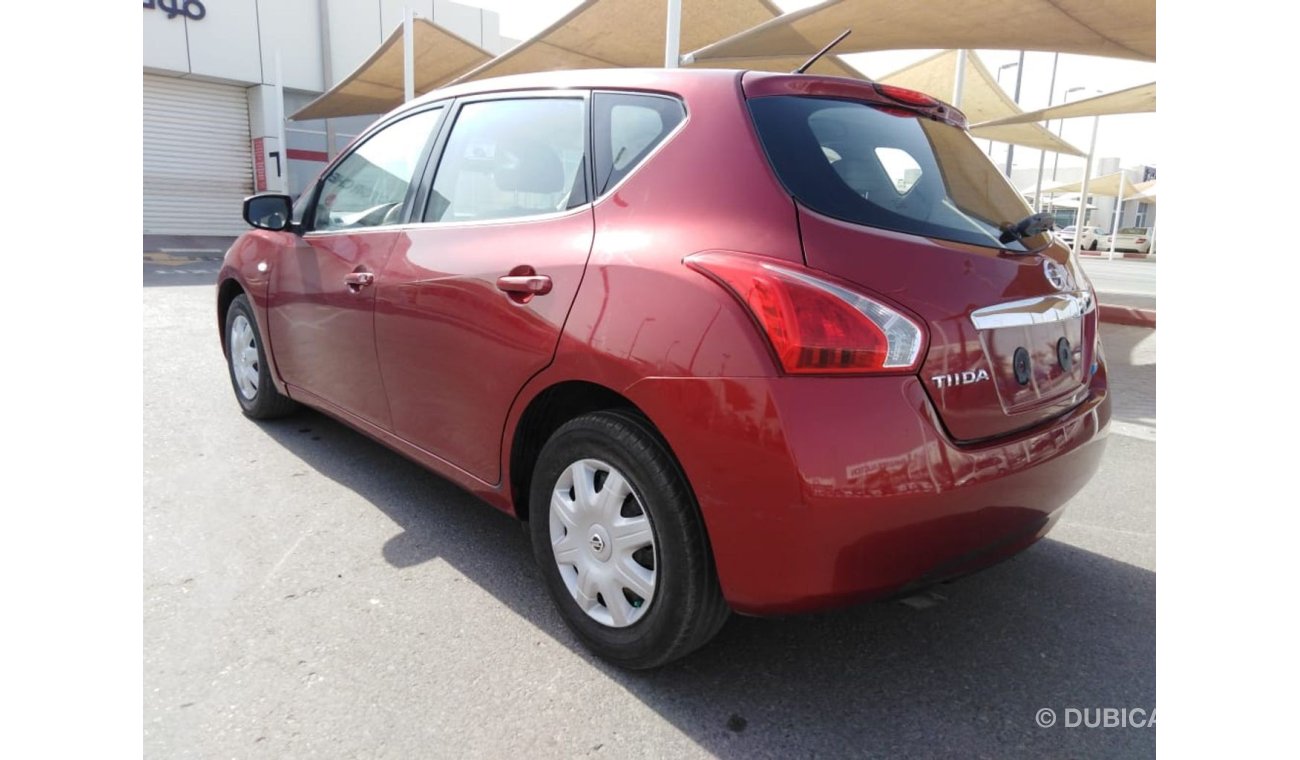 Nissan Tiida Nissan tida 2015 gcc full Automatic