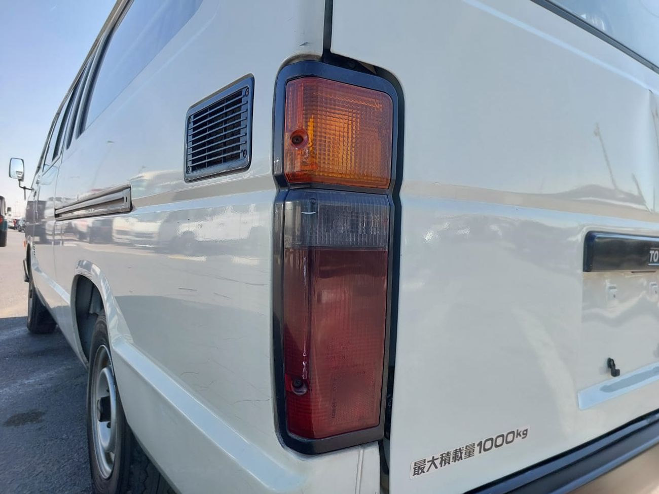 تويوتا هاياس TOYOTA HIACE VAN RHD 1986 MODEL 2.4 L DIESEL MANUAL(PM03751)