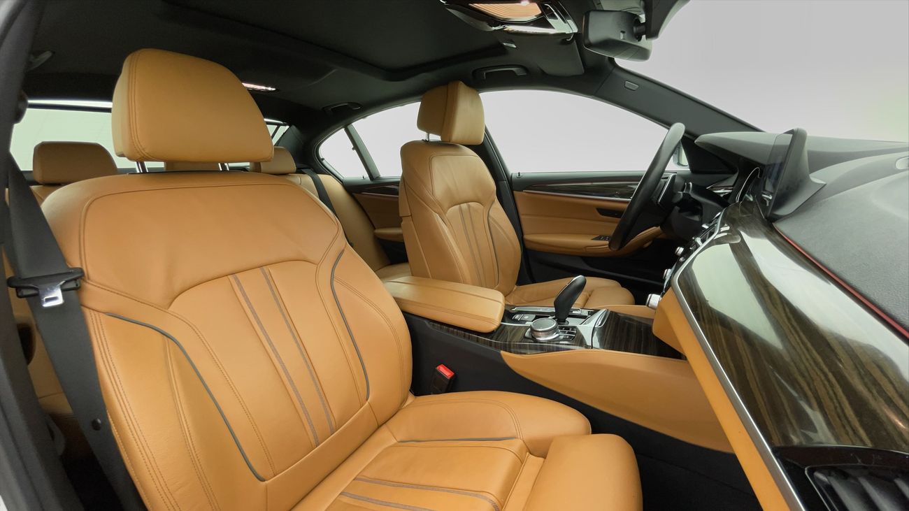 بي أم دبليو 530i LUXURY LINE 2 | بدون دفعة مقدمة | اختبار قيادة مجاني للمنزل