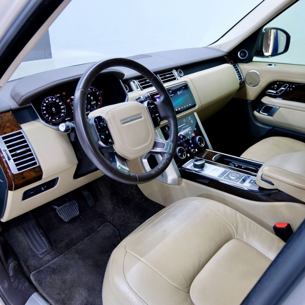 Land Rover Range Rover HSE 3.0L (375 HP) AED 2,917 P.M l 0% Down Payment l Range Rover Vogue l Agency Service