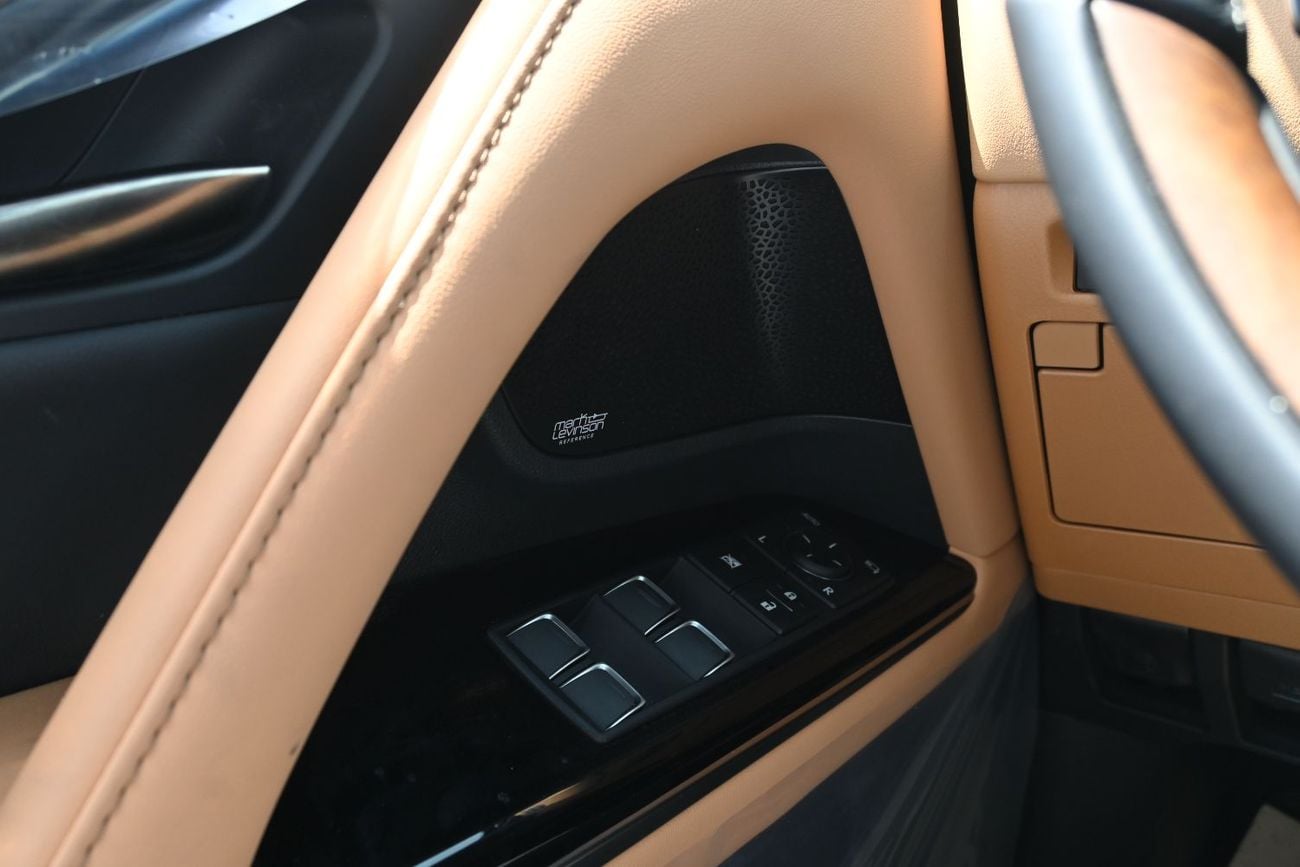 لكزس LX 700h Lexus LX700h Signature 3.5L Twin-Turbo + Hybrid V6, Model 2025, Color Green inside Tan