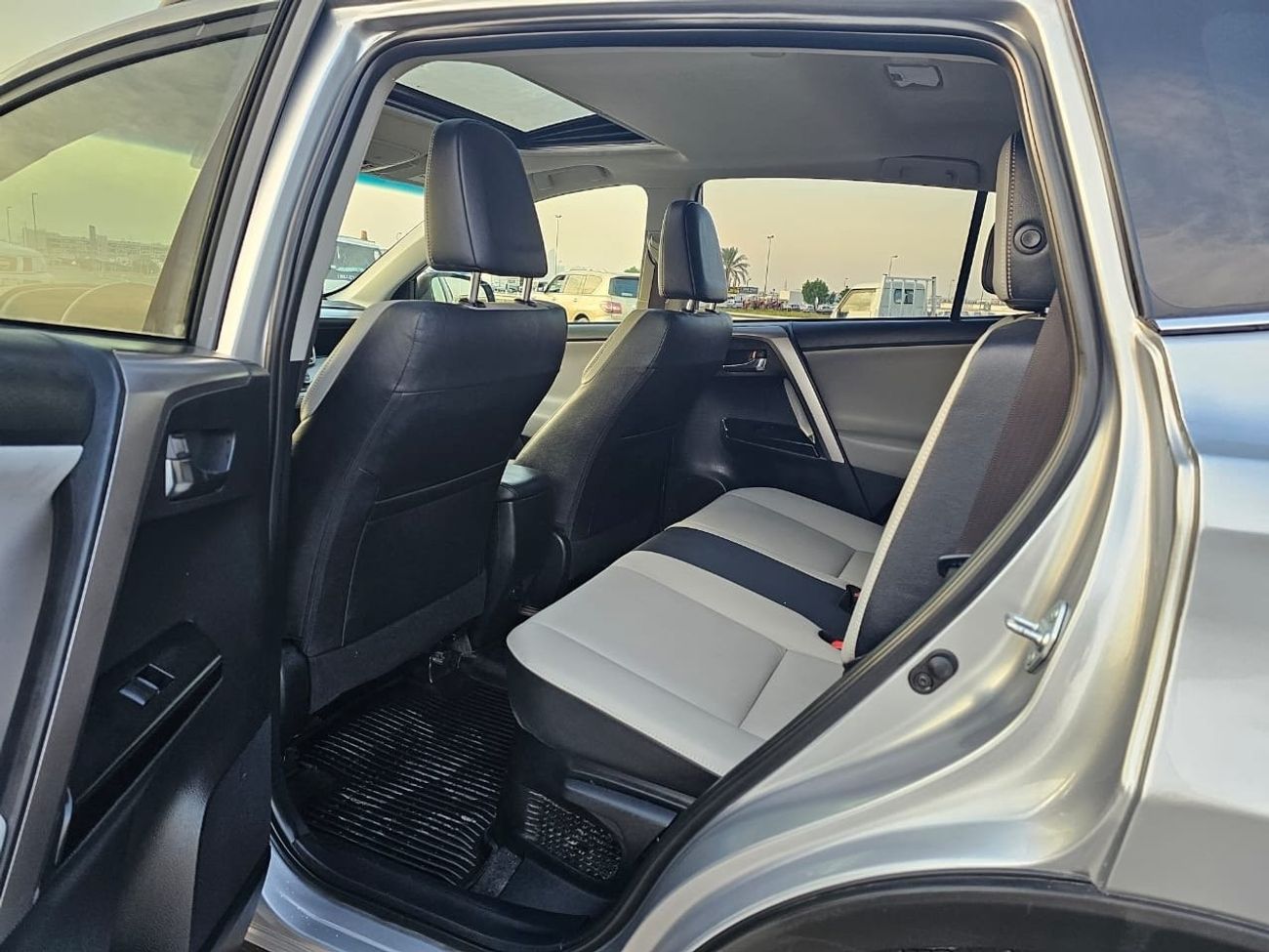 Toyota RAV4 Platinum 2017 RAV4 Limited Hybrid 4x4