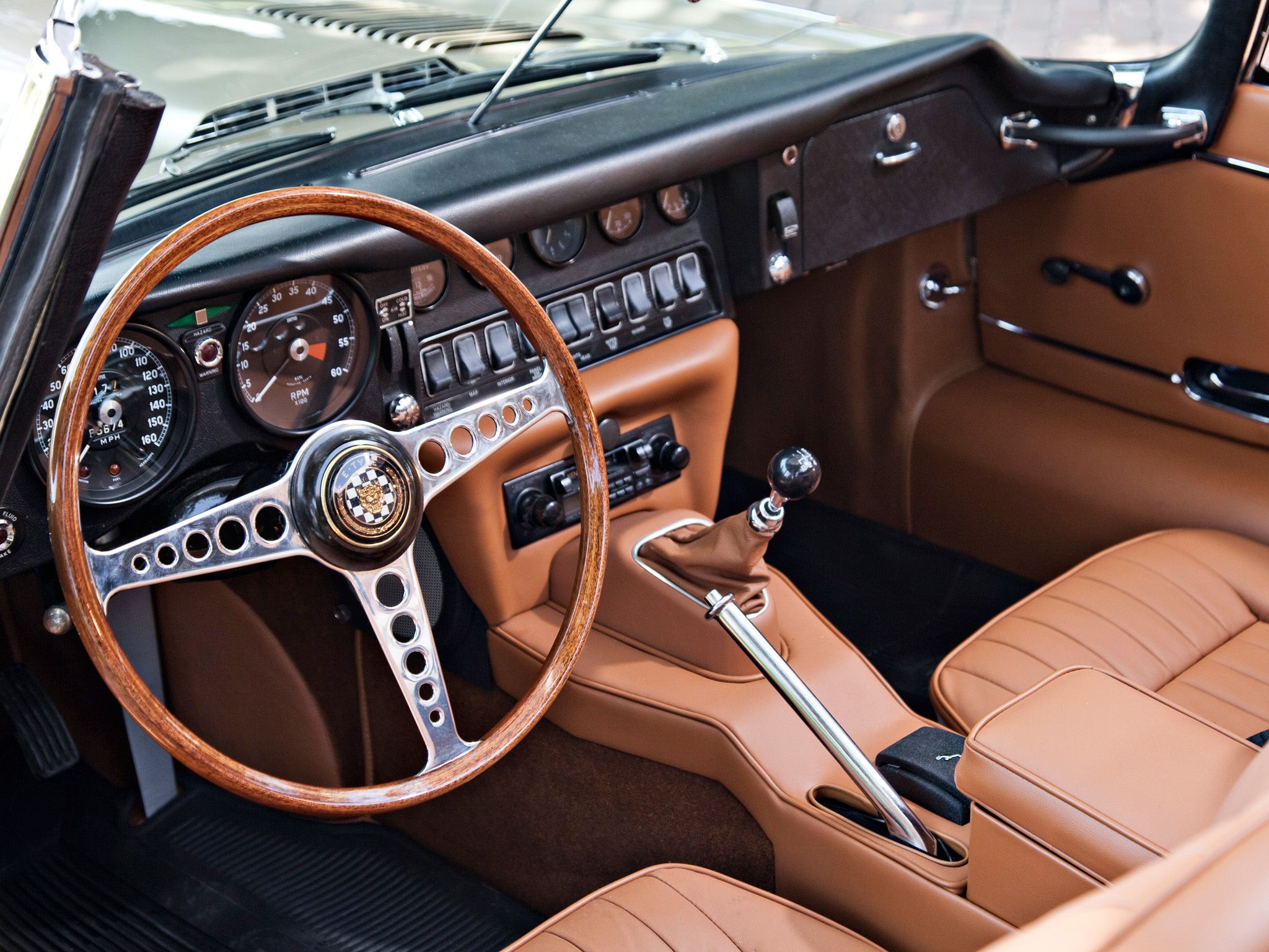 Jaguar E-Type interior - Cockpit